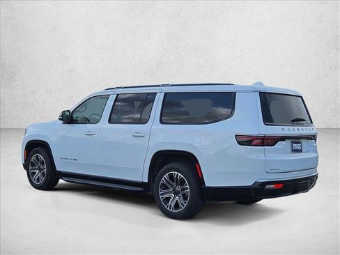 Used 2023 Jeep Wagoneer L Series II image 7