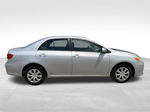 Used 2011 Toyota Corolla LE FWD image 6