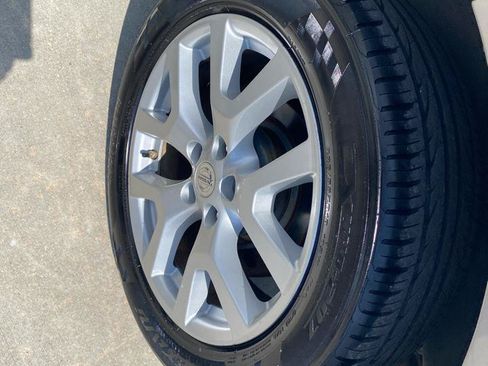 Used 2012 Nissan Rogue SL AWD/4WD image 9