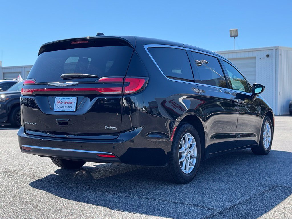 Used 2025 Chrysler Pacifica Select FWD image 13