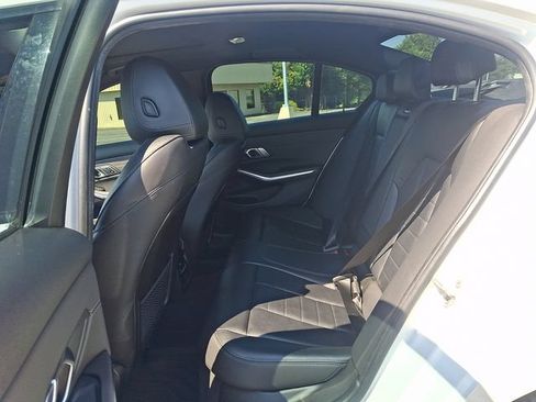 Used 2021 BMW 330i Sedan w/ M Sport Package RWD image 10