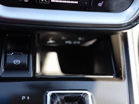 Used 2020 Subaru Outback Premium image 37