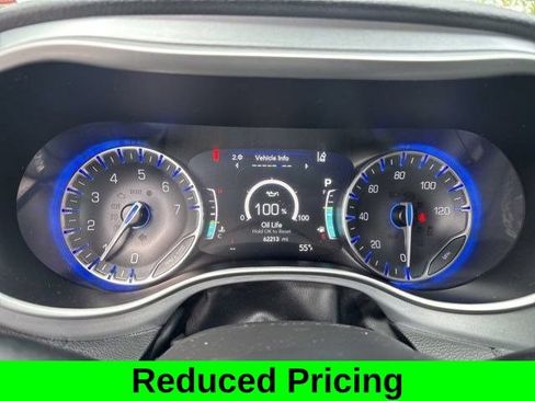 Used 2023 Chrysler Pacifica Touring FWD image 15