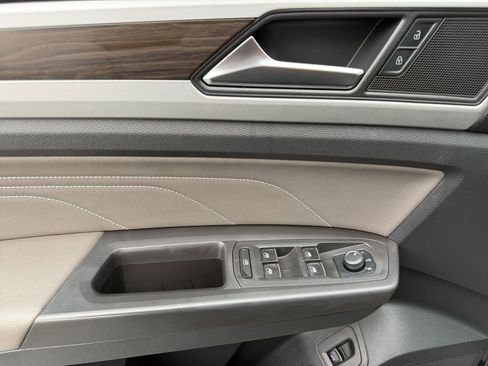 Used 2023 Volkswagen Atlas SE w/ Panoramic Sunroof Package image 11