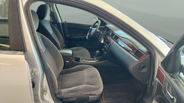 Used 2010 Chevrolet Impala LT w/ Convenience Package FWD image 12