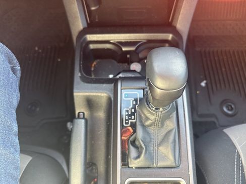 Used 2022 Toyota Tacoma TRD Off-Road image 37