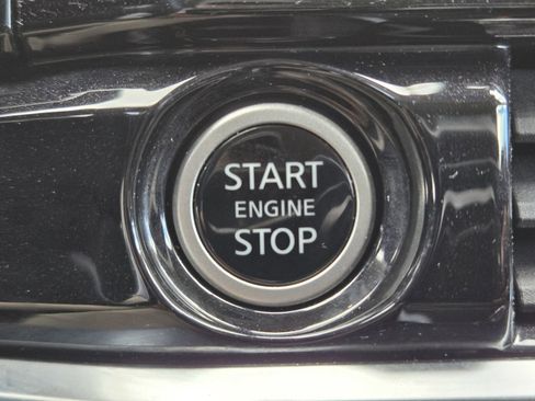 Used 2022 Nissan Pathfinder SV image 24