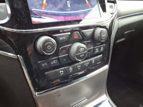 Certified 2019 Jeep Grand Cherokee Limited image 17