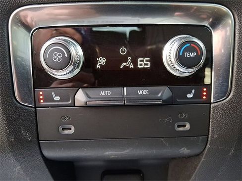 Used 2021 GMC Yukon XL Denali image 25