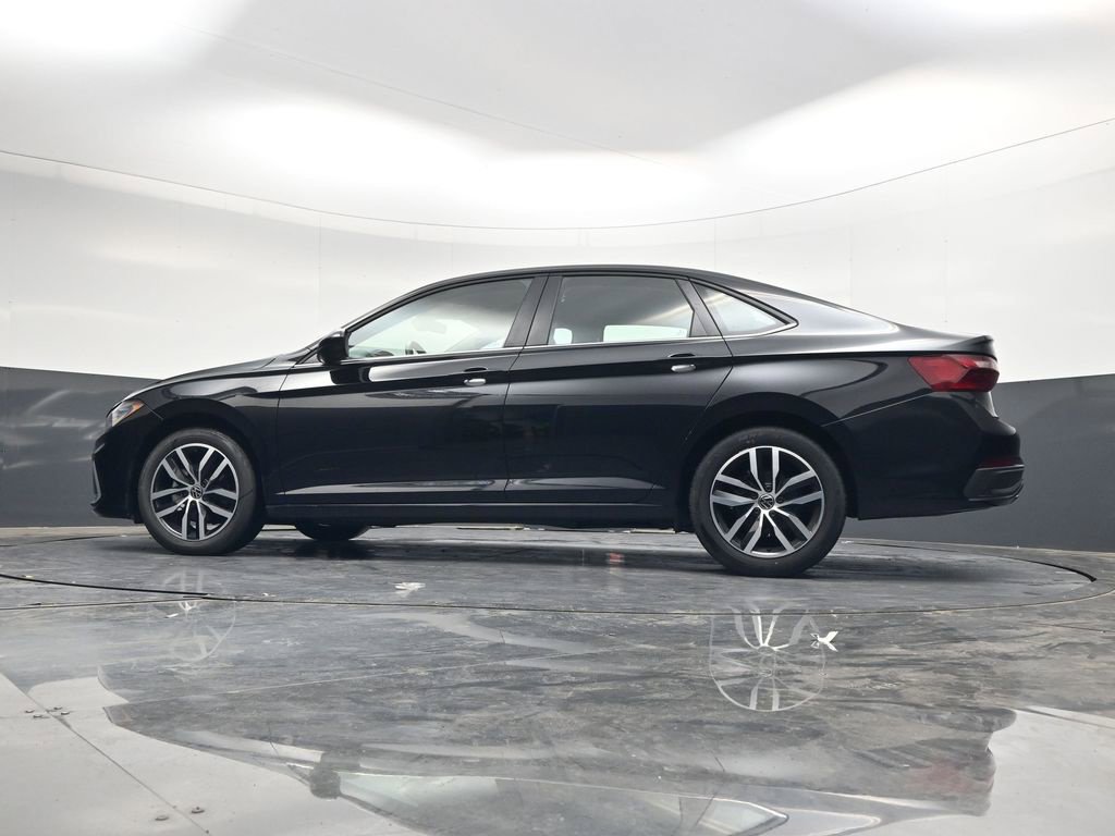 Used 2025 Volkswagen Jetta SE FWD image 37