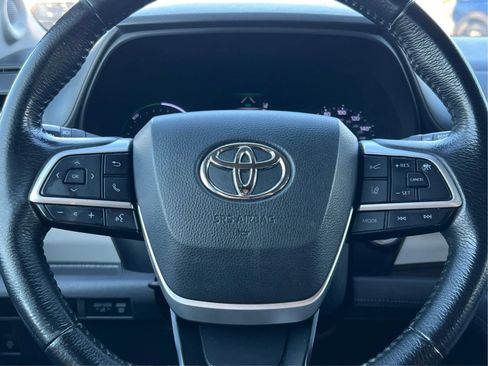 Used 2022 Toyota Sienna XLE w/ XLE Plus Package FWD image 23