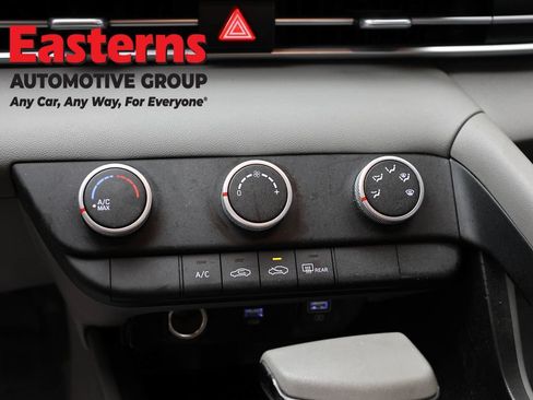 Used 2023 Hyundai Elantra SE w/ Cargo Package FWD image 20