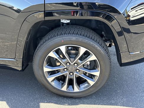 New 2025 Jeep Grand Cherokee Overland w/ Luxury Tech Group IV image 13