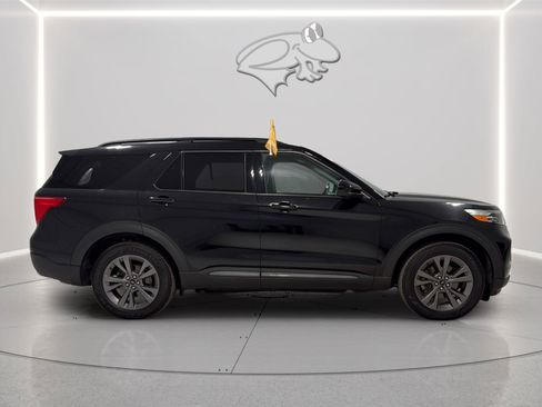 Used 2022 Ford Explorer XLT w/ Equipment Group 202A AWD/4WD image 7