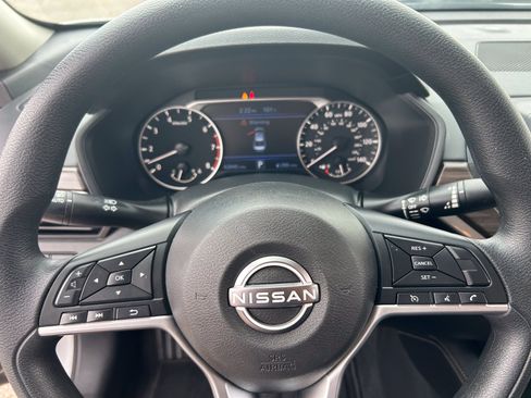 Used 2023 Nissan Altima 2.5 SV FWD image 13