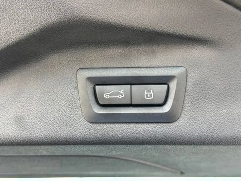 Used 2025 BMW X7 M60i AWD/4WD image 36