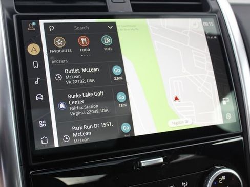 Used 2025 Land Rover Discovery Dynamic SE image 20