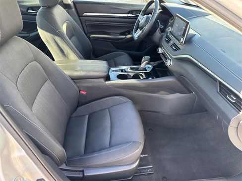 Used 2022 Nissan Altima 2.5 SV w/ SV Premium Package image 14