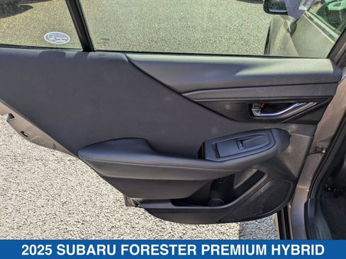 Used 2025 Subaru Forester Premium AWD/4WD image 21