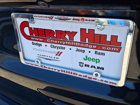 Used 2023 Chrysler Pacifica Touring-L image 17