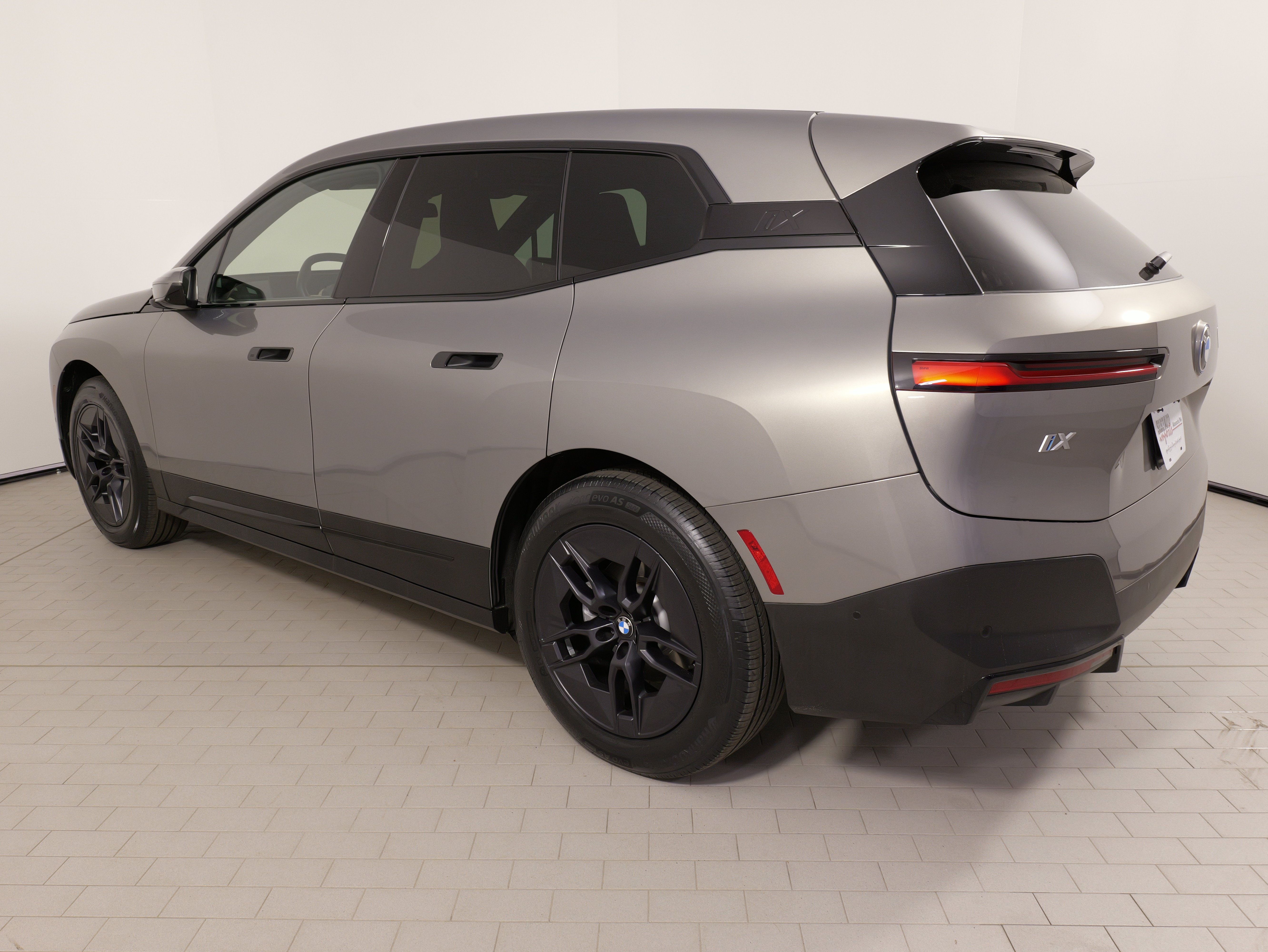 Used 2024 BMW iX xDrive50 AWD/4WD image 16