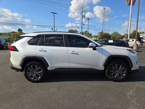 Used 2023 Toyota RAV4 XLE Premium image 5