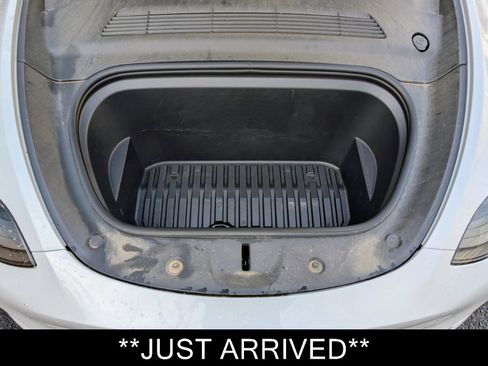 Used 2022 Tesla Model Y Long Range image 12