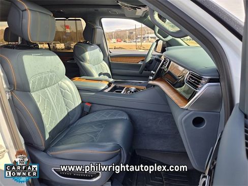 Used 2023 Jeep Grand Wagoneer Series III image 20