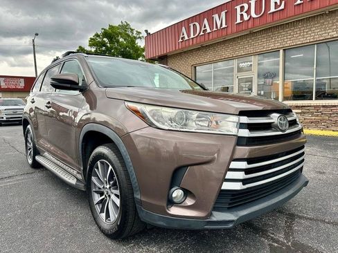 Used 2018 Toyota Highlander XLE FWD image 2