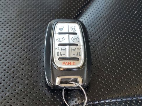 Used 2019 Chrysler Pacifica Limited image 48