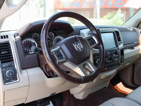 Used 2014 RAM 2500 Laramie w/ Convenience Group image 17