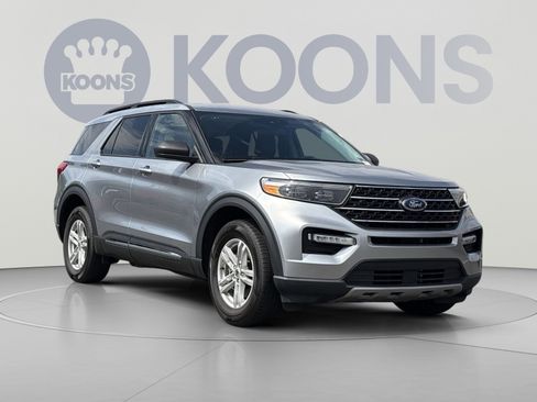 Used 2024 Ford Explorer XLT w/ Equipment Group 202A AWD/4WD image 10