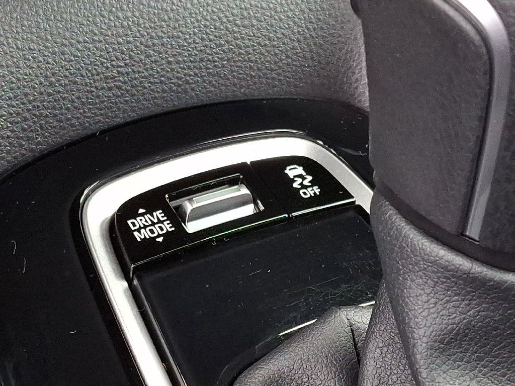 Used 2025 Toyota Corolla SE w/ SE Premium Package FWD image 18