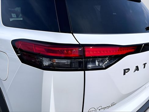 New 2026 Nissan Pathfinder SL FWD image 14