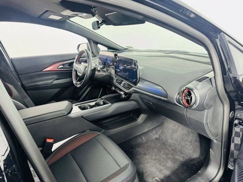 Used 2024 Chevrolet Equinox EV RS image 27