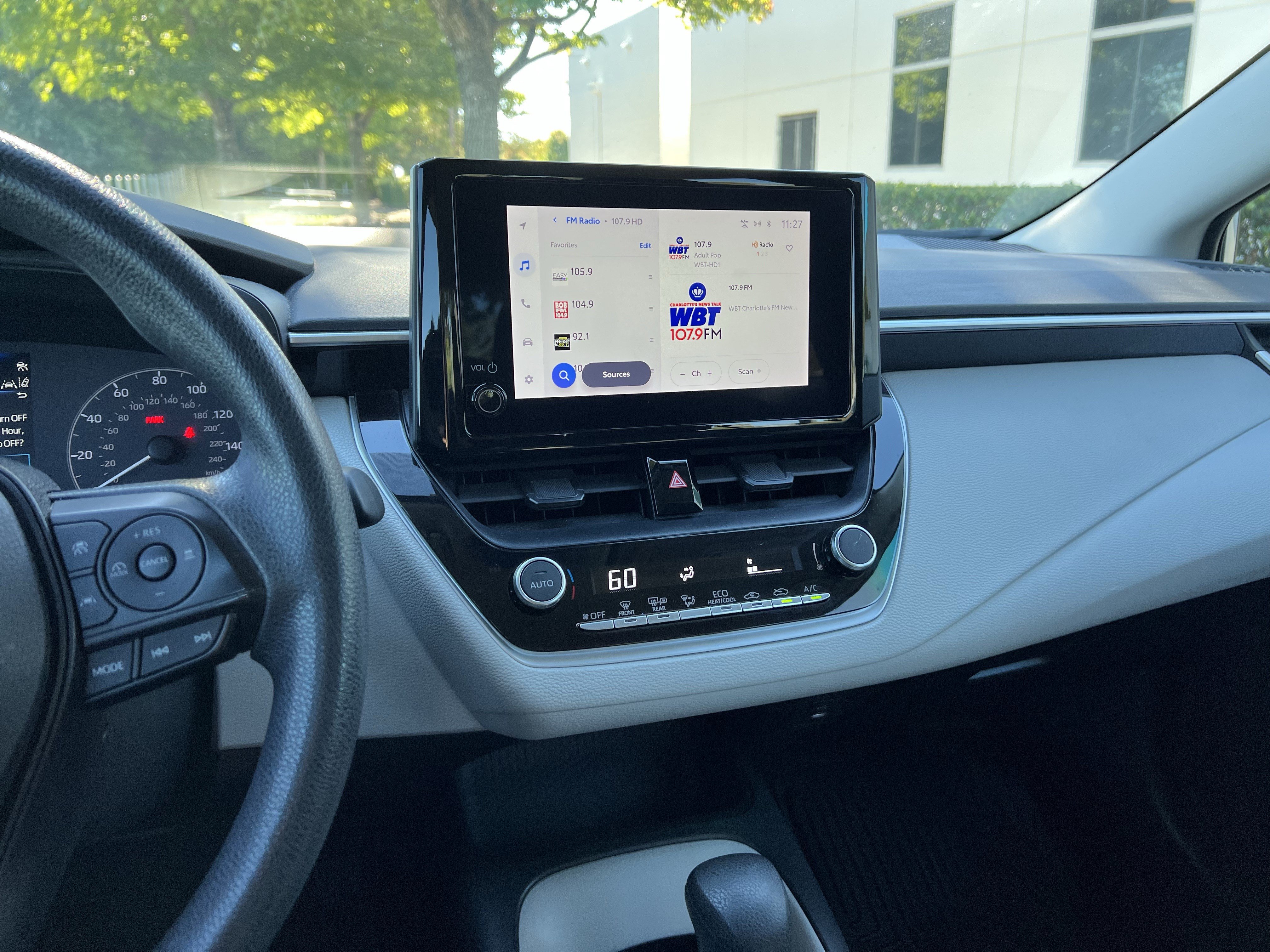 Used 2023 Toyota Corolla LE w/ LE Convenience Package FWD image 32
