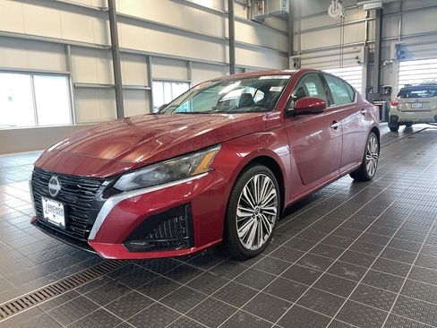 Used 2024 Nissan Altima 2.5 SL image 3