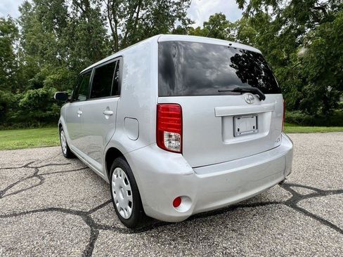 Used 2011 Scion xB FWD image 5