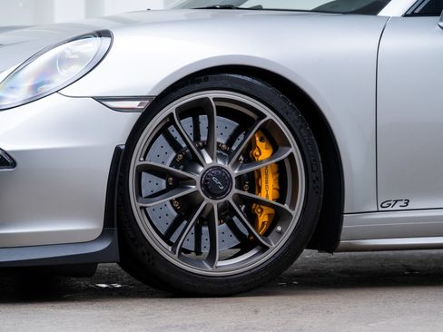 Used 2015 Porsche 911 GT3 RWD image 5
