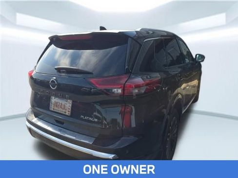 Used 2024 Nissan Rogue Platinum w/ Platinum Premium Package FWD image 3