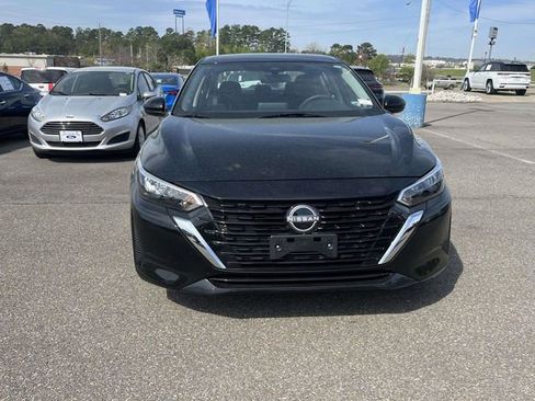 Used 2025 Nissan Sentra SV image 2