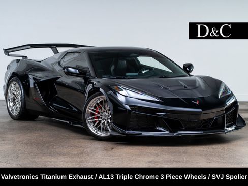 Used 2024 Chevrolet Corvette Z06 RWD image 1