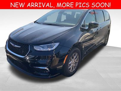 Used 2024 Chrysler Pacifica Touring-L