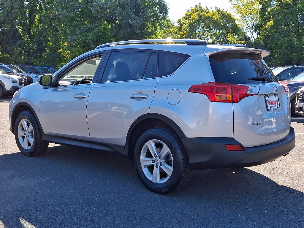 Used 2013 Toyota RAV4 XLE AWD/4WD image 2