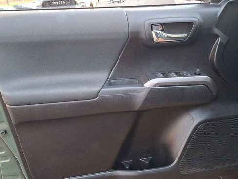 Certified 2021 Toyota Tacoma TRD Off-Road image 12