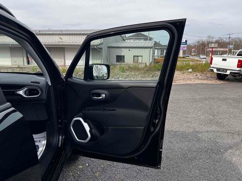 Used 2018 Jeep Renegade Latitude image 14