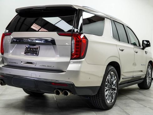 Used 2023 GMC Yukon Denali Ultimate AWD/4WD image 12
