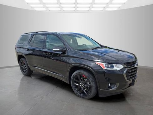 Used 2021 Chevrolet Traverse Premier w/ Redline Edition AWD/4WD image 2
