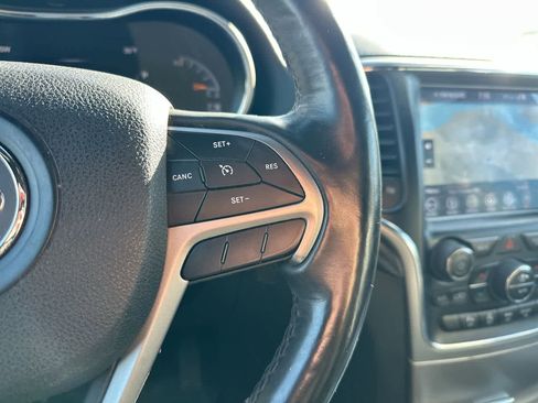 Used 2018 Jeep Grand Cherokee Altitude image 30