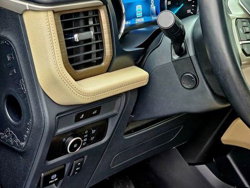 Used 2022 Ford Expedition Limited image 17